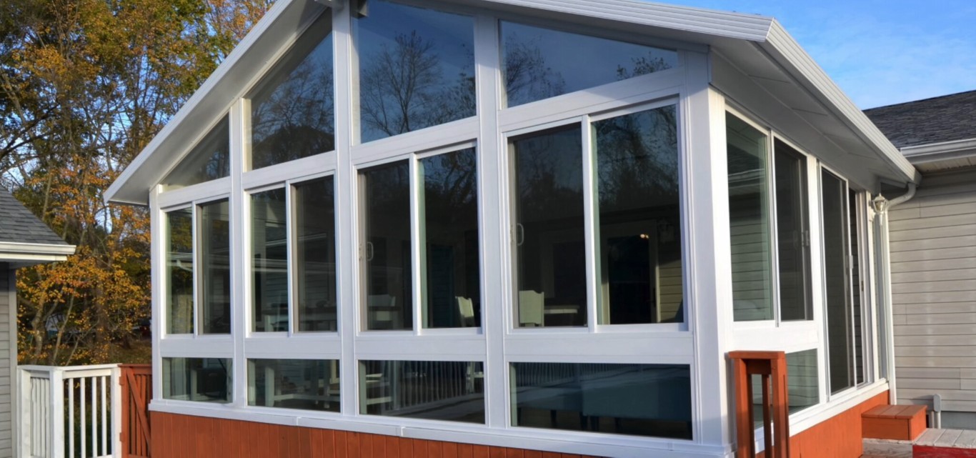 Custom sunroom contractor building durable sunroom structure in Hollywood, FL